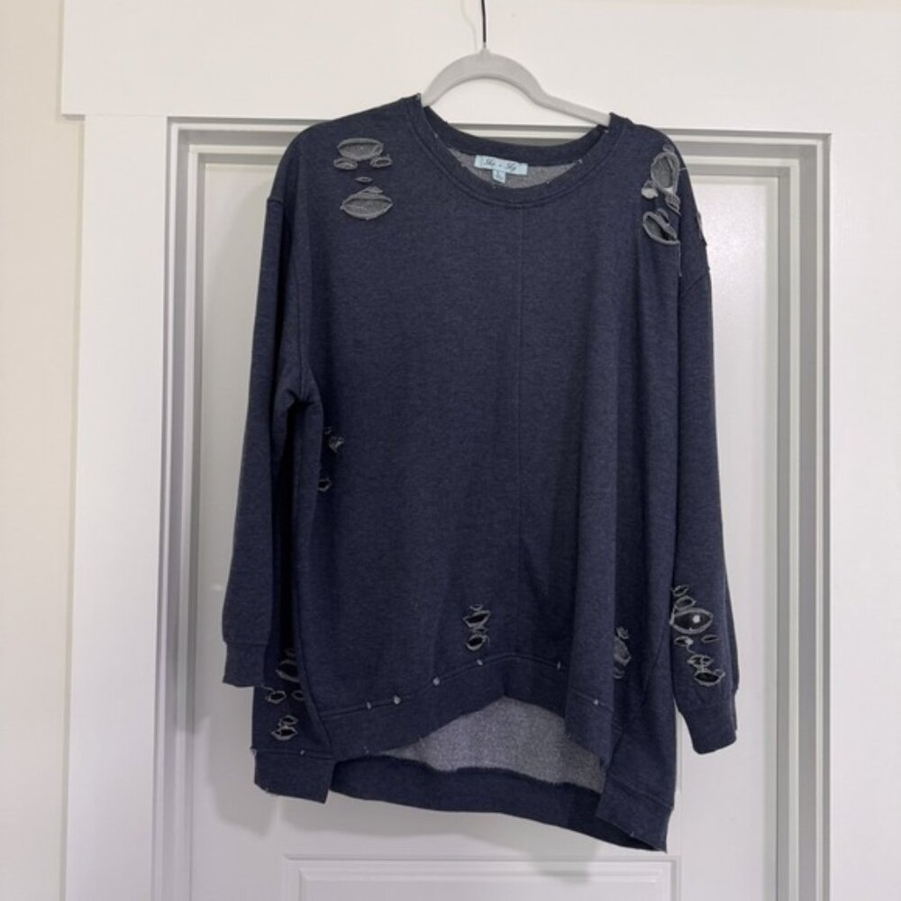 She + Sky Distressed Knit Sweater Blue Size Large‎